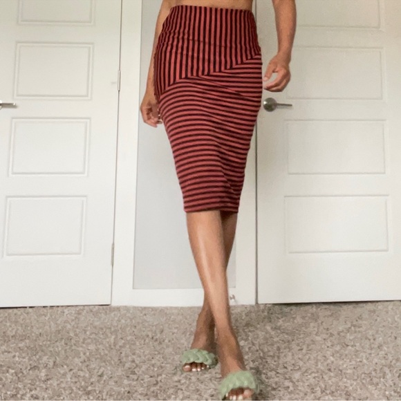 Stripe Bodycon Pencil Skirt - Picture 8 of 10